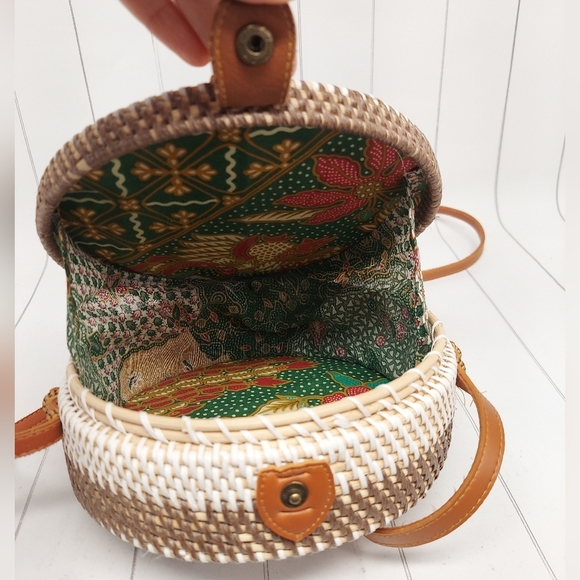 Handwoven Round Bag - Picture 12 of 15